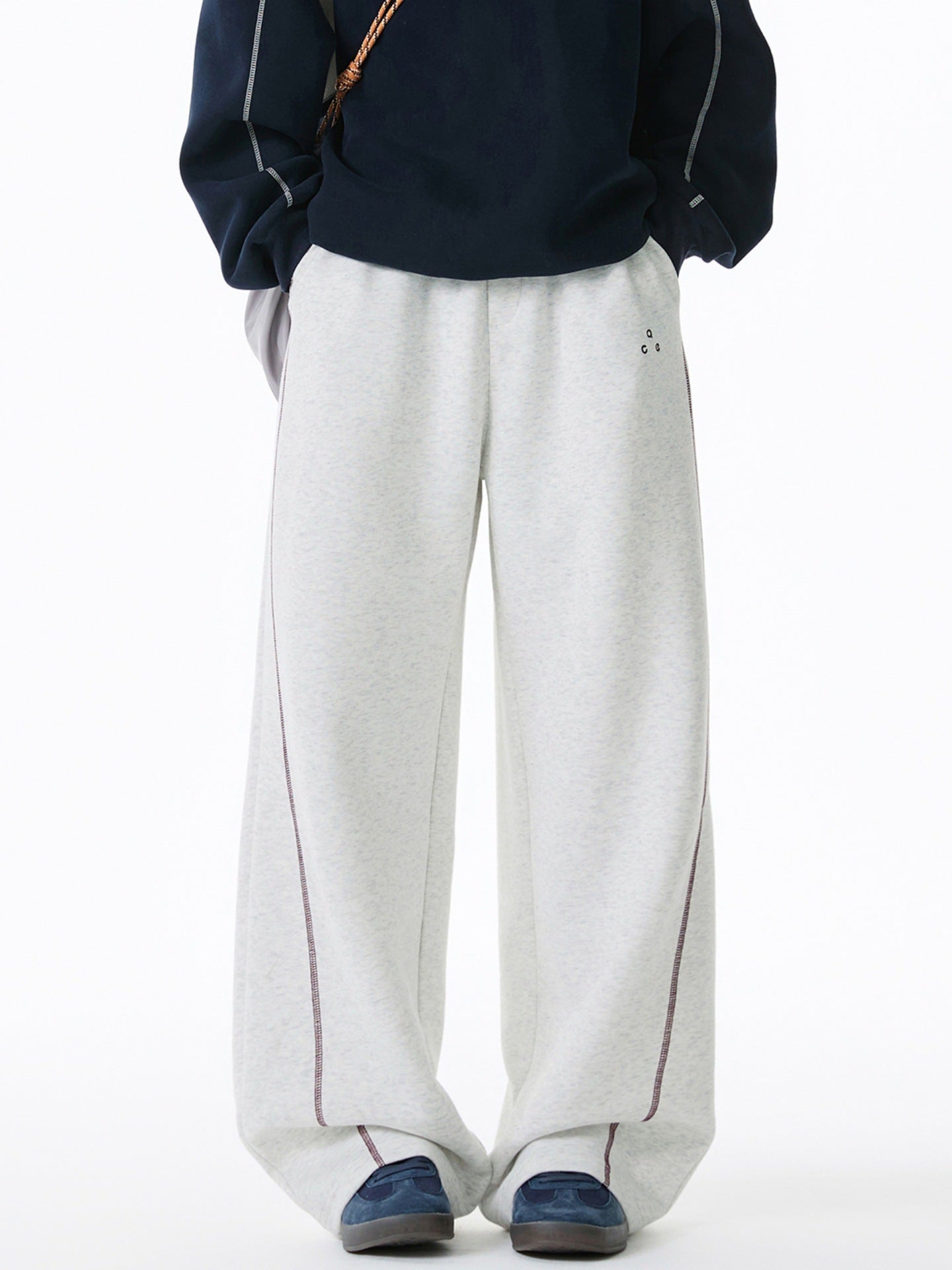 Straight-Leg Loose-Fit Sweatpants with Contrast Stitching and Elastic Waist for Everyday Comfort
