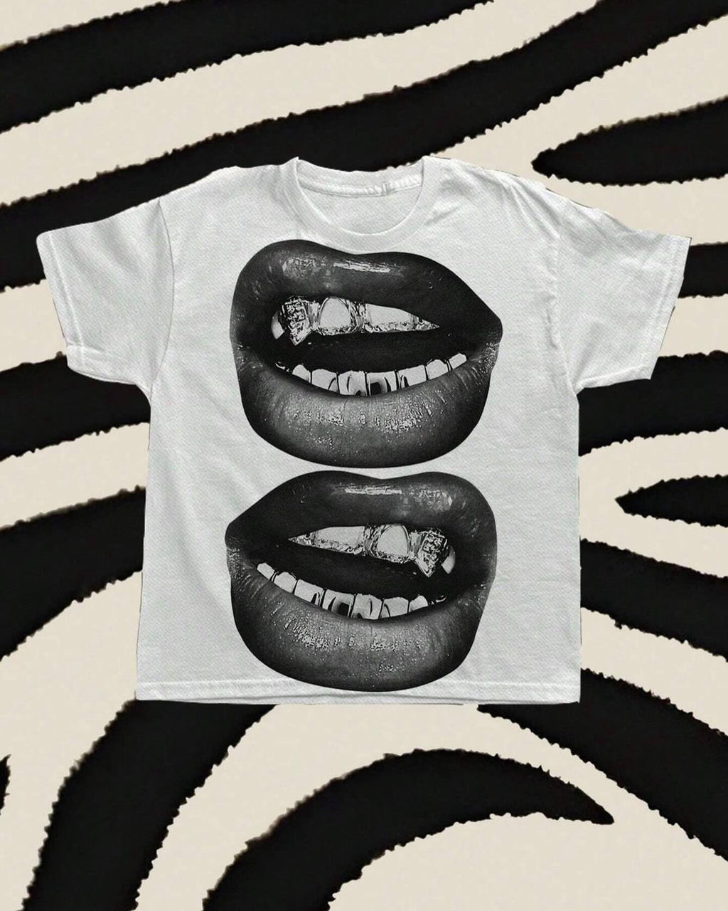 Oversized Graphic Lip Print Tee with Metallic Grill Design
