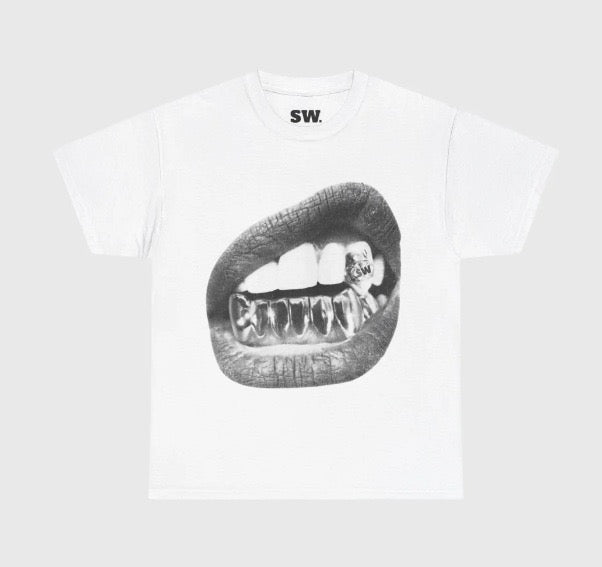Oversized Graphic Lip Print Tee with Metallic Grill Design